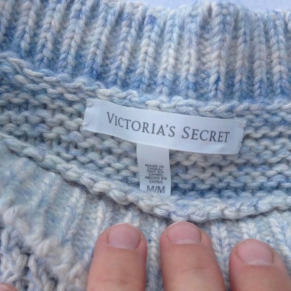 Victoria’s Secret Wool Cable-knit Sweater - Picture 4 of 11